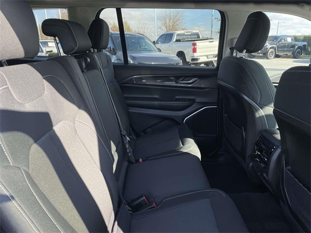 2022 Jeep Grand Cherokee L Laredo