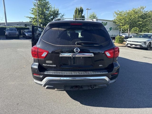2017 Nissan Pathfinder SL