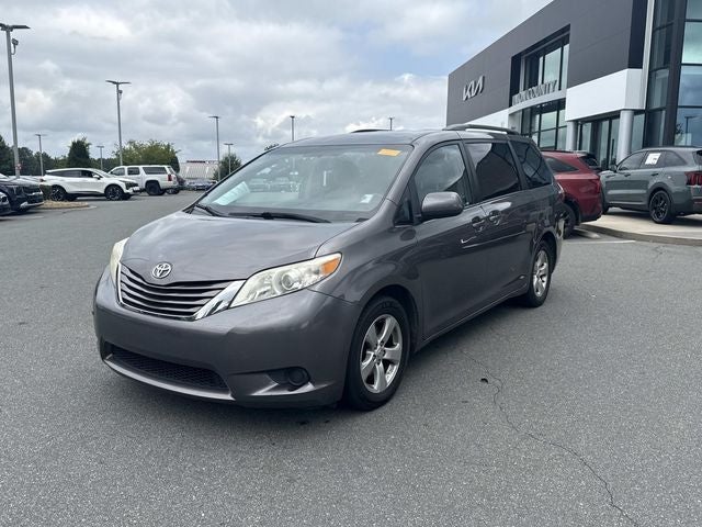 2017 Toyota Sienna LE 8 Passenger