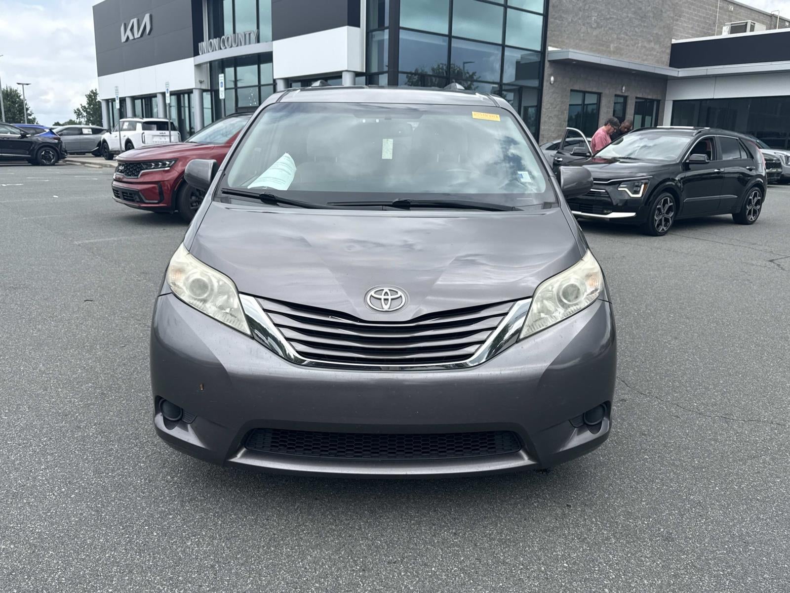 2017 Toyota Sienna LE 8 Passenger