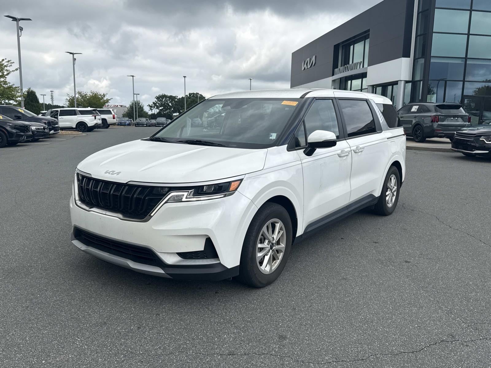 2024 Kia Carnival LX