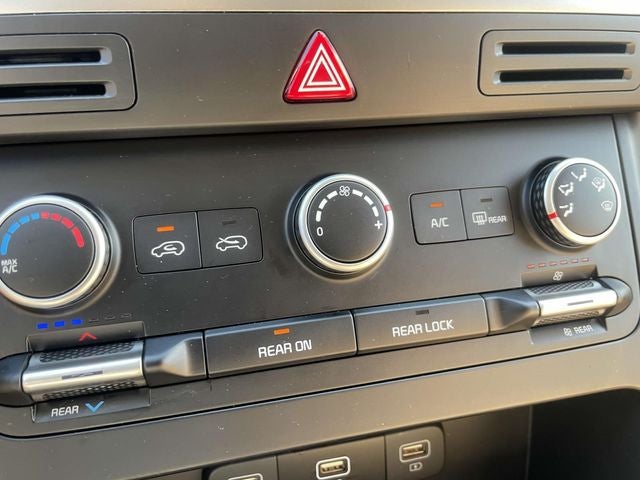 2024 Kia Carnival LX