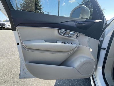 2020 Volvo XC90 T5 Momentum