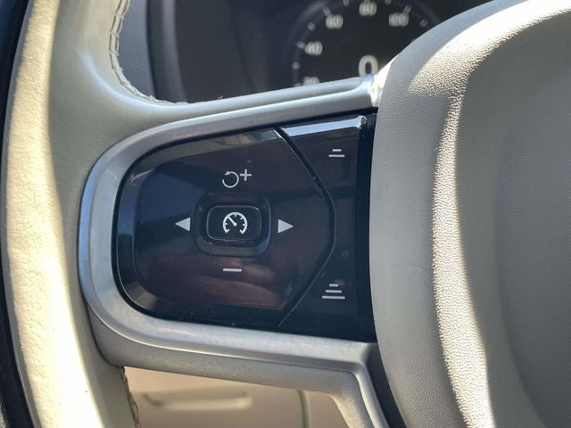 2020 Volvo XC90 T5 Momentum