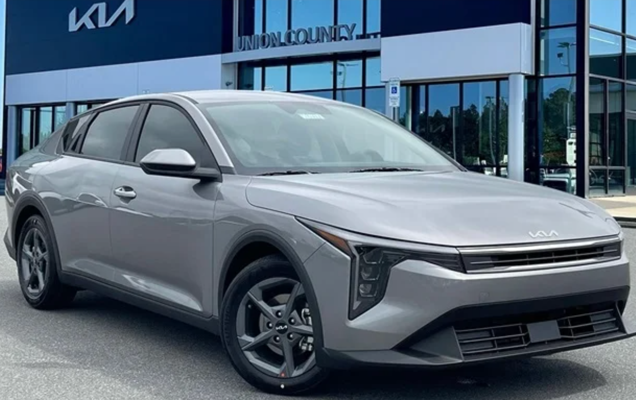 2025 Kia K4 LXS
